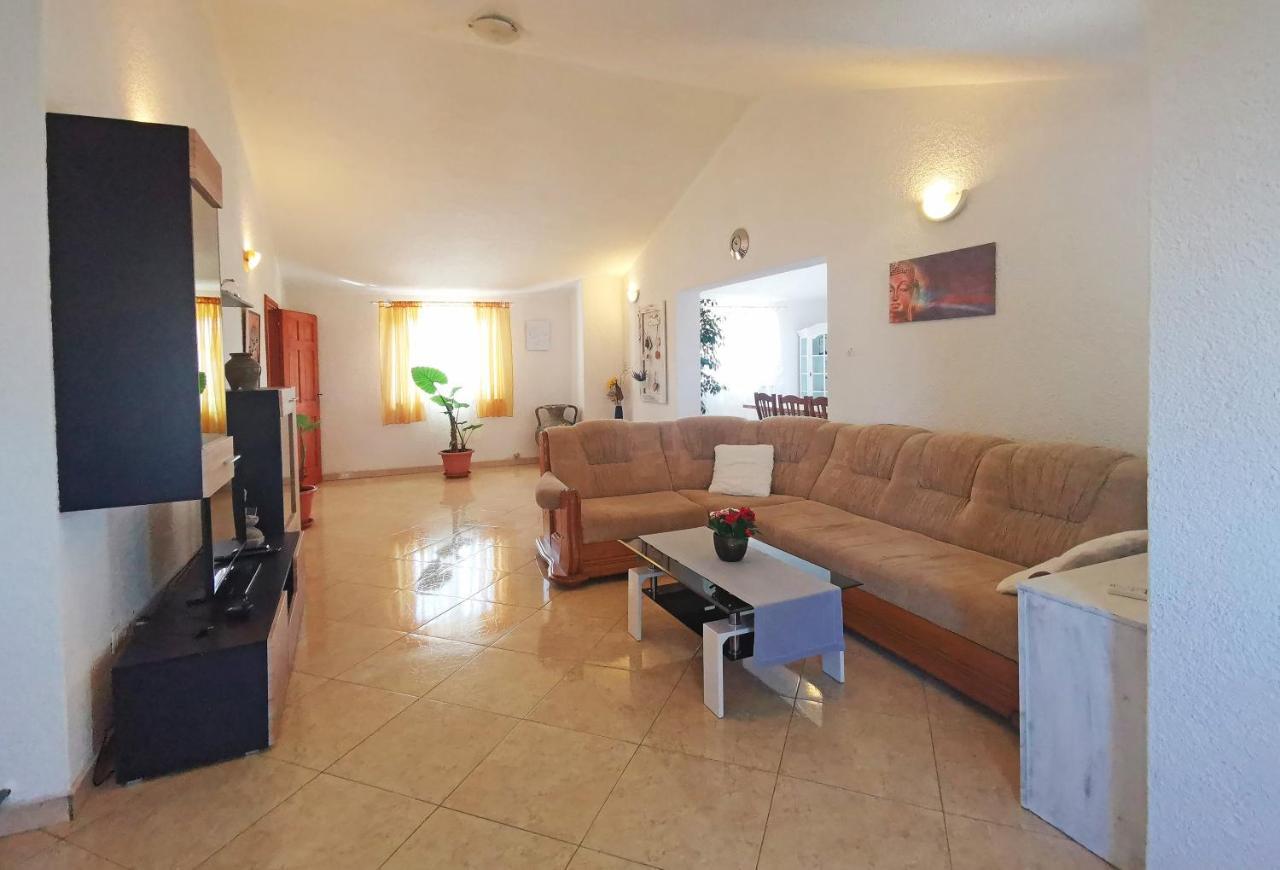 Apartman Luna Sveti Lovrec Pazenaticki Екстер'єр фото