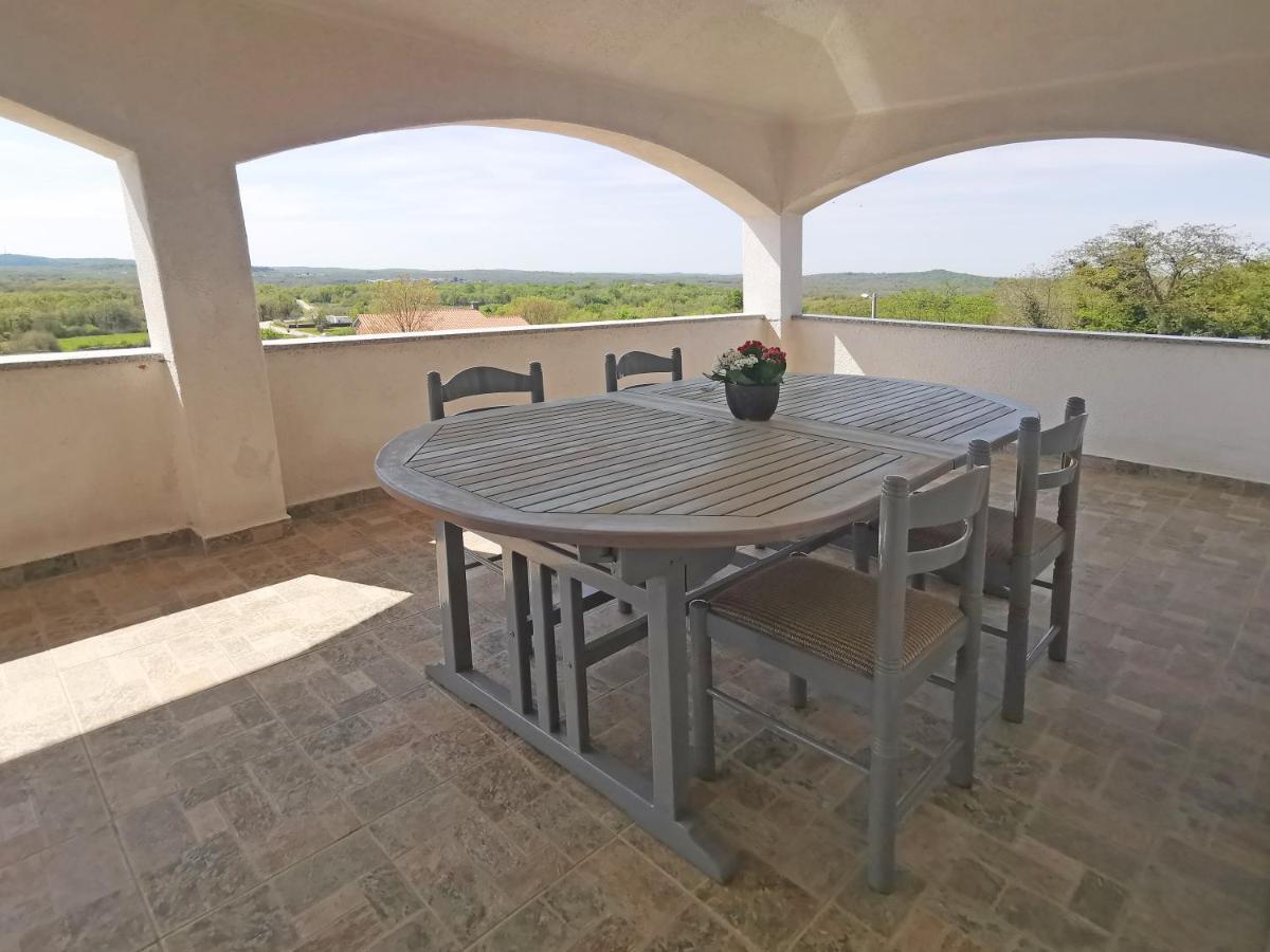 Apartman Luna Sveti Lovrec Pazenaticki Екстер'єр фото