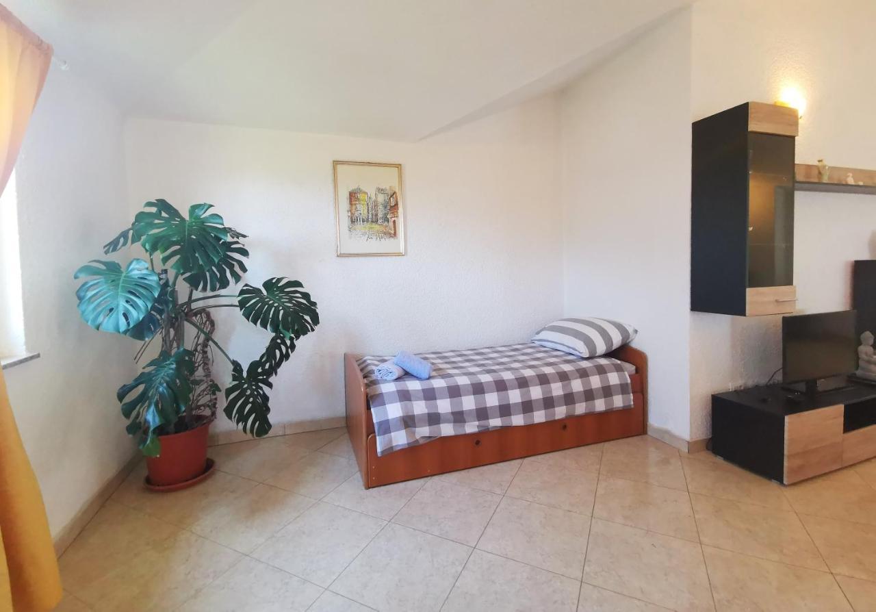 Apartman Luna Sveti Lovrec Pazenaticki Екстер'єр фото